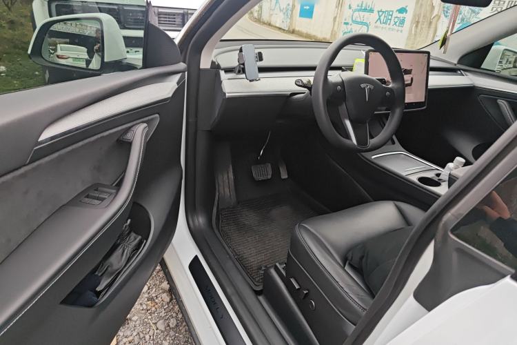 Used Tesla Model Y 2023 Rear-Wheel-Drive Version
