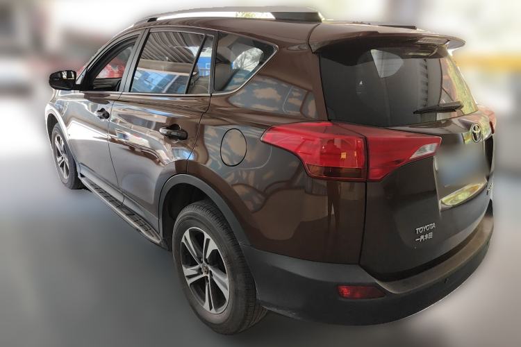 Used Toyota RAV4 2015 2.0L CVT Two-Wheel Drive Fashion Edition Rear Left 45 Deg