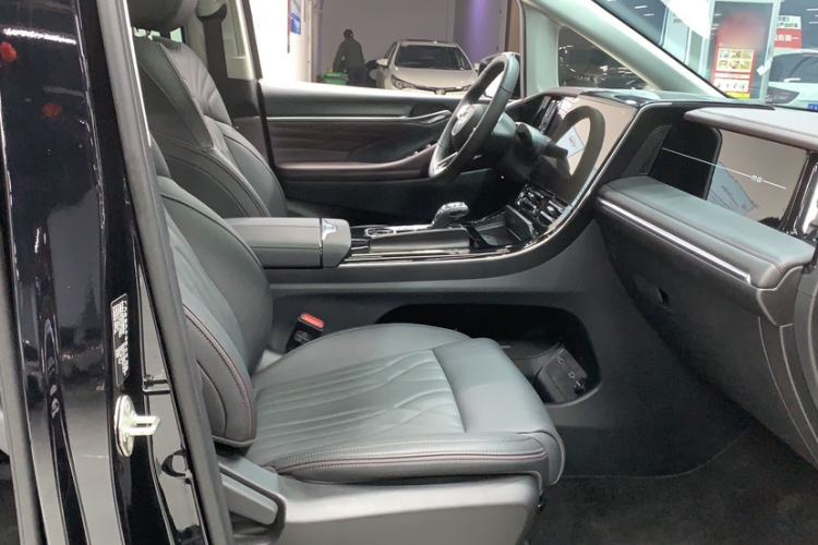 Used GAC Trumpchi M8 2024 Master Series 400T Prestige Edition Interior 2