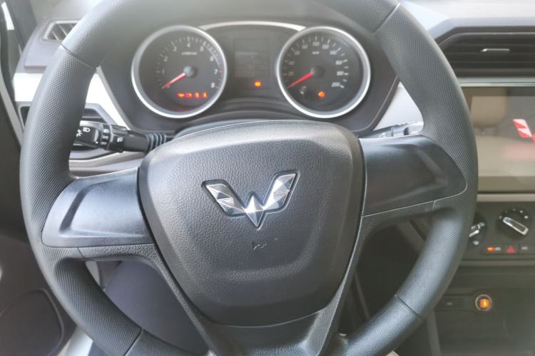 Used Wuling Hongguang 2019 1.5L S Comfort Edition China VI LAR