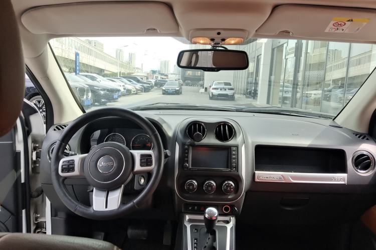 Used Jeep Compass 2014 2.4L four-wheel drive luxury version Headliner