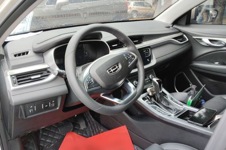 Used Geely Auto Emgrand 2019 Leading Edition 1.5L CVT Upward-Connected Model China VI Standard Center Console