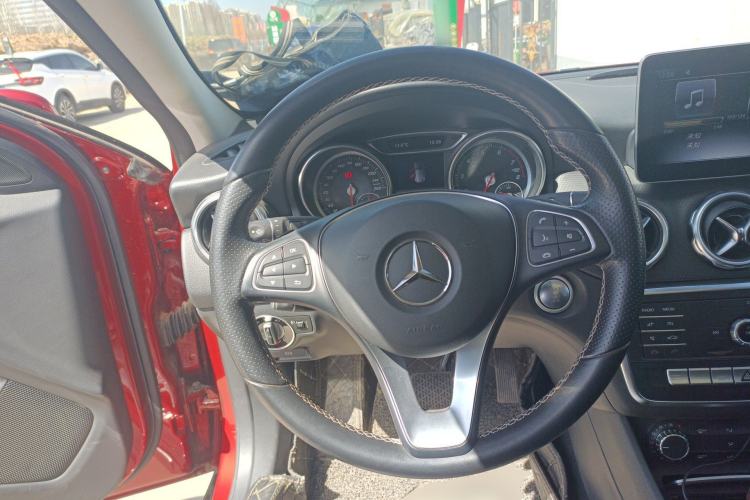 Used Mercedes-Benz GLA 2018 GLA 200 Sport Edition Steering Wheel