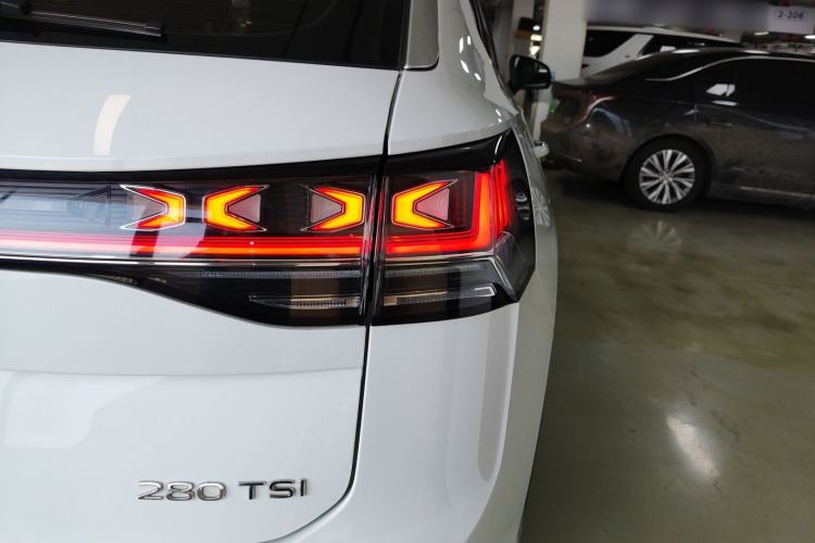 Used Volkswagen Tayron 2023 280TSI Two-Wheel-Drive Luxury Plus Advanced Version Exterior 3