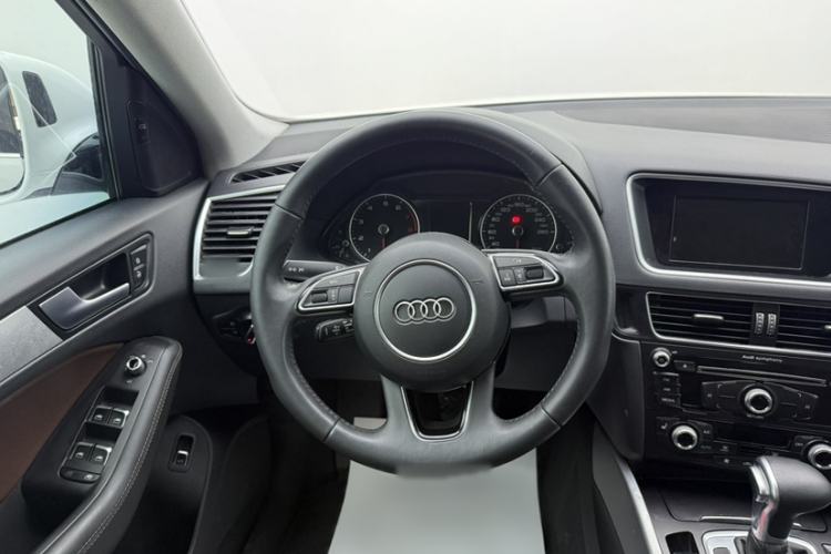 Used Audi Q5 2017 Plus 40 TFSI Technology Model