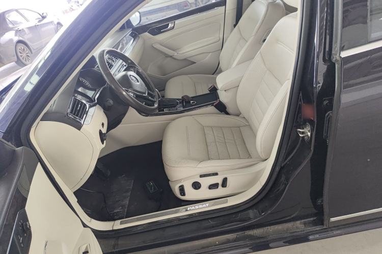 Used Volkswagen Passat 2016 380TSI DSG Ultimate Edition Left Front Seat