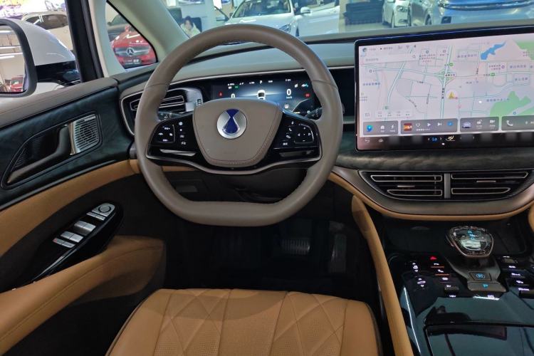 Used Denza D9 2023 DM-i 945 Business Edition