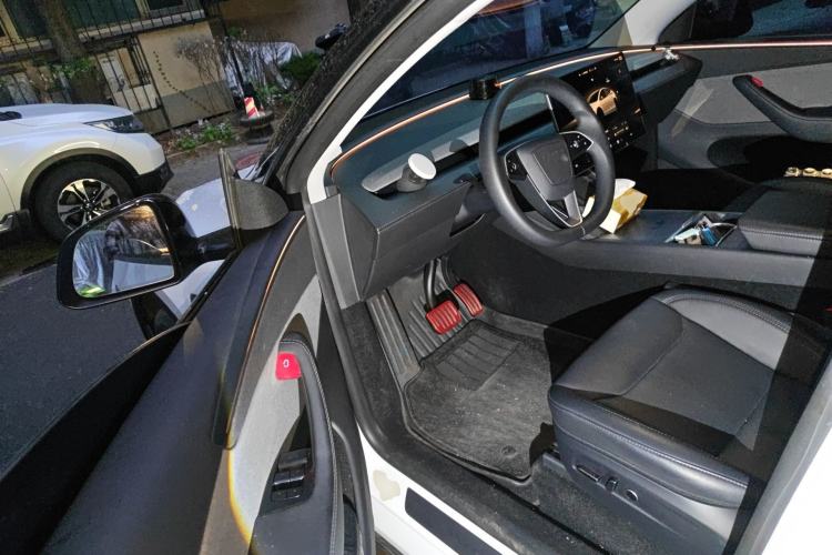 Used Tesla Model Y 2025 Rear-Wheel-Drive Version