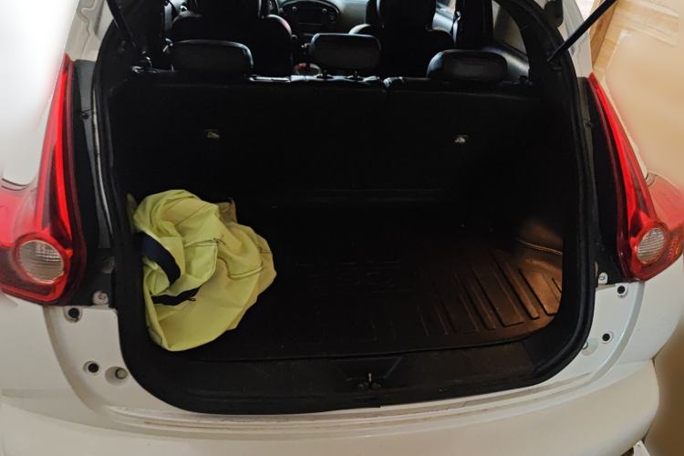 Used Infiniti ESQ 2014 1.6L Spontaneous Edition Trunk