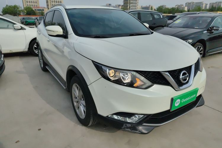Used Nissan Qashqai 2016 2.0L CVT Elite Edition Front Right 45 Deg