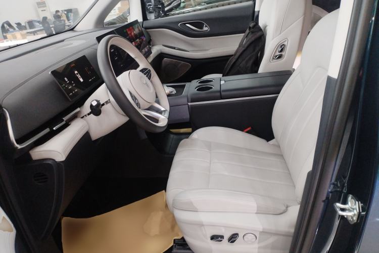 Used VOYAH Dream 2025 PHEV Four-Wheel Drive Prestige Kunpeng Edition
