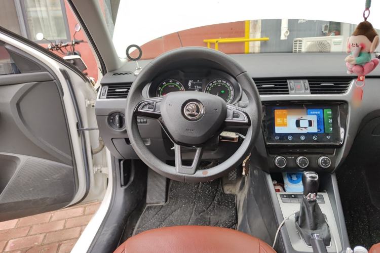 Used Skoda Octavia 2019 1.5L Automatic SmartDrive Comfort Edition China VI Standard Steering Wheel