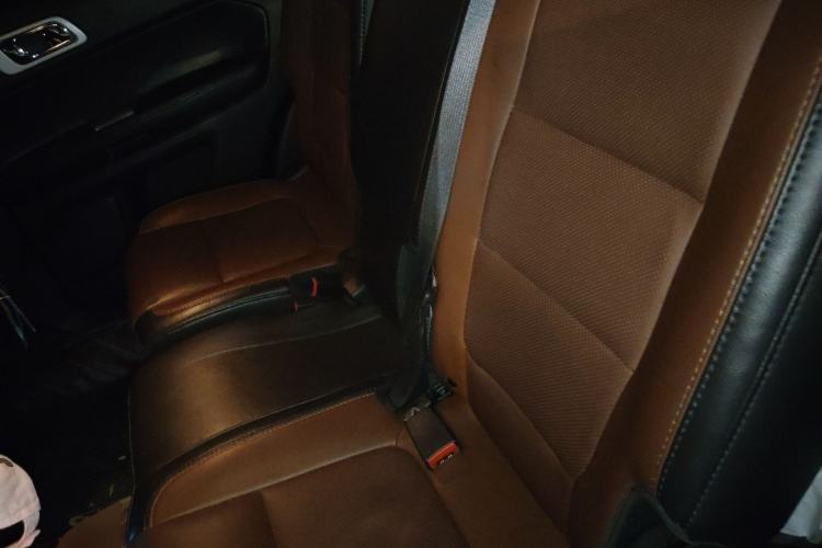 Used Ford Explorer 2013 3.5L Deluxe Model
