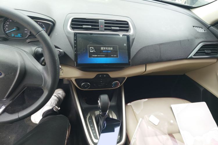 Used Ford Escort 2017 Revised Version 1.5L Automatic Comfort Edition Center Console