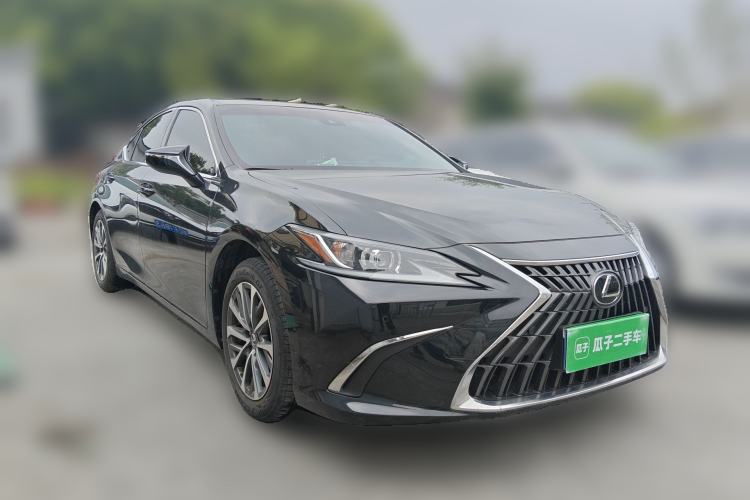 Used Lexus ES 2023 200 Excellence Edition
