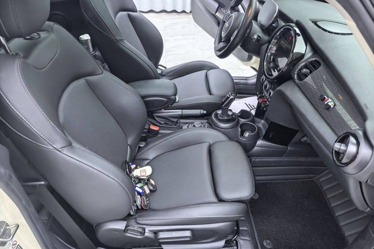 Used MINI MINI 2023 1.5T COOPER Artist
