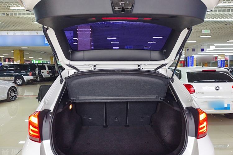 Used BMW X1 2013 sDrive18i Leading Model Trunk