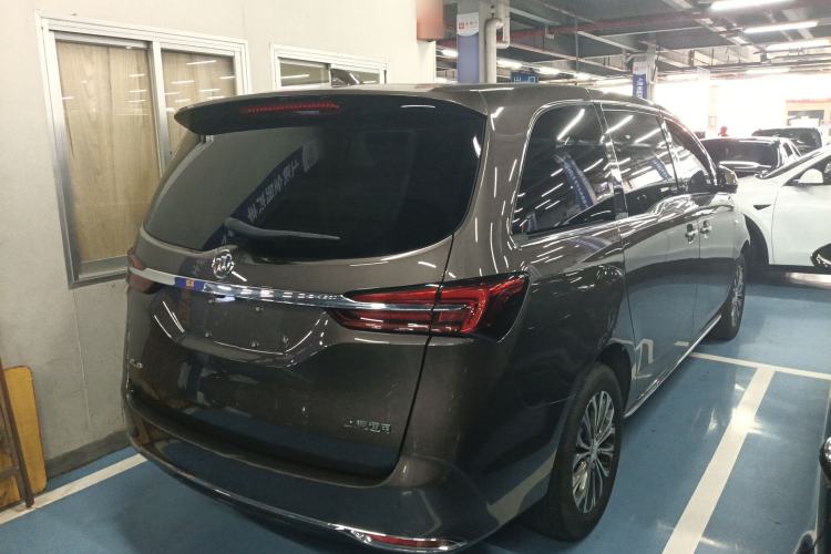 Used Buick GL8 2023 Facelifted Land Cruiser Executive Luxury Version
