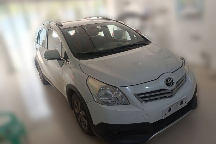 Used Toyota Verso 2015 180E CVT Crossover Edition Front Right 45 Deg