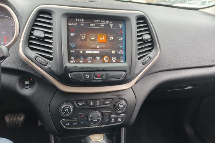 Used Jeep Cherokee 2017 2.0L Superior Edition
