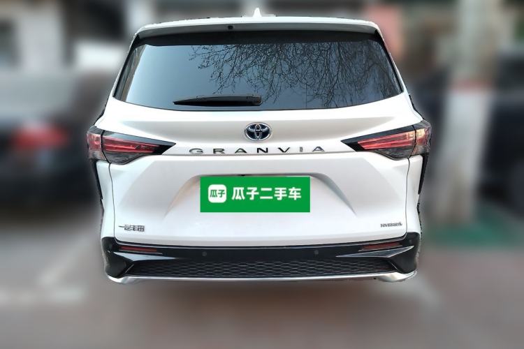 Used Toyota Granvia 2023 2.5L Hybrid Luxury Edition
