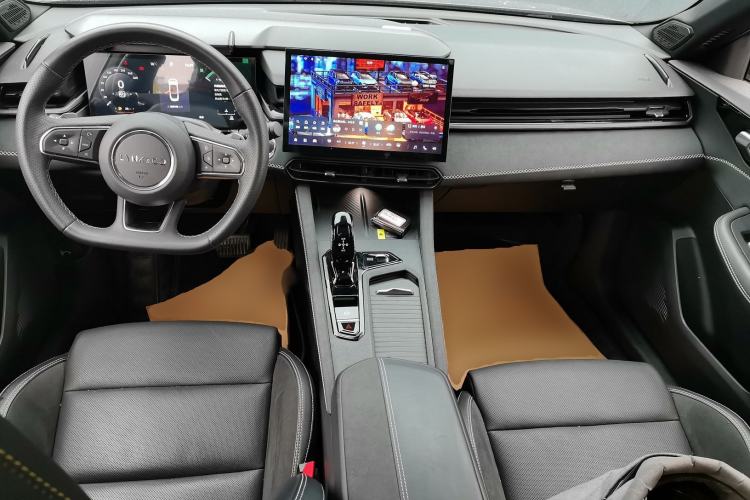 Used Lynk & Co 03 2023 2.0TD DCT JingPro Center Console