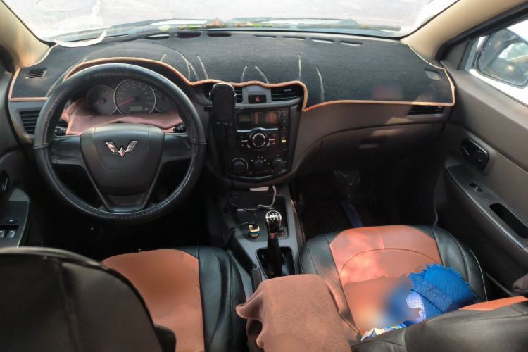 Used Wuling Hongguang 2018 1.5L Classic S Base Model Center Console