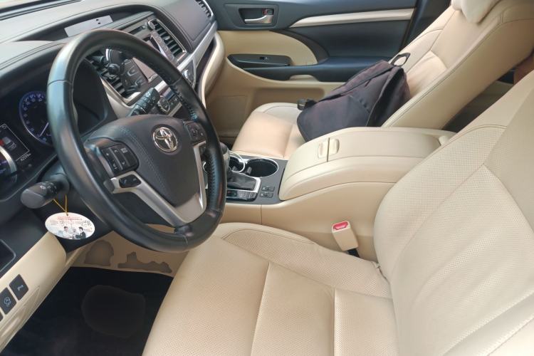 Used Toyota Highlander 2018 2.0T Two-Wheel-Drive Luxury Edition 7 Seats Emission Standard China V Left Front Seat