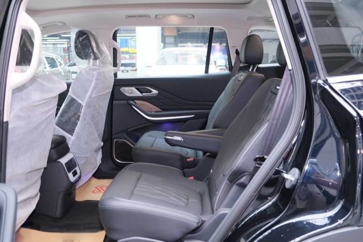 Used Hongqi HS7 2023 2.0T Automatic All-Wheel Drive Flagship Edition 7 Seats Interior 4