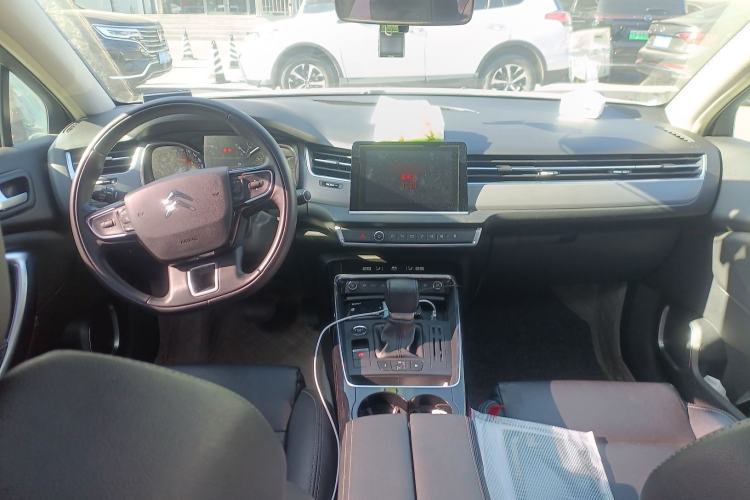 Used Citroen C5 2017 350THP Automatic Luxury Model Center Console