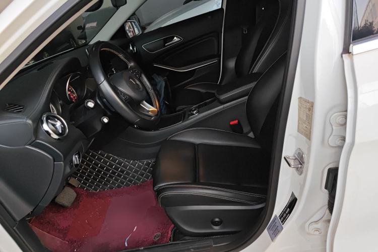 Used Mercedes-Benz GLA 2018 GLA 200 Fashion Model Left Front Seat