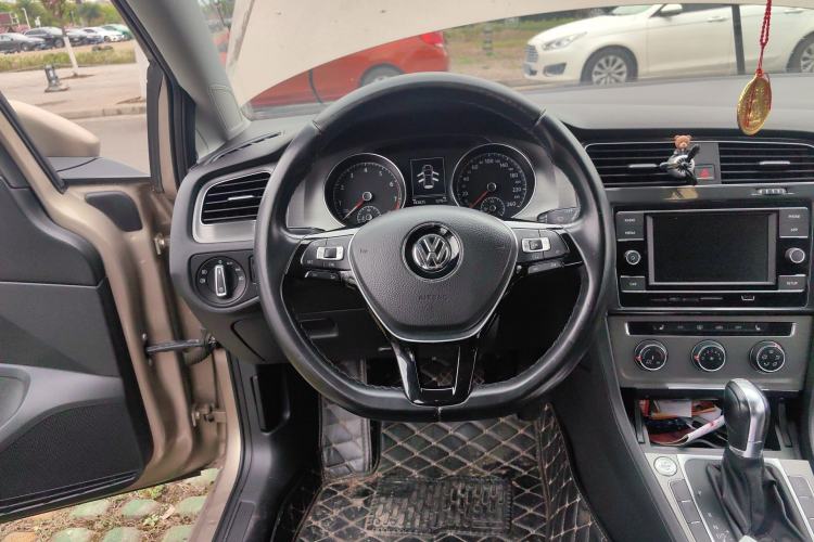 Used Volkswagen Golf 2014 1.4TSI Automatic Luxury Model Steering Wheel