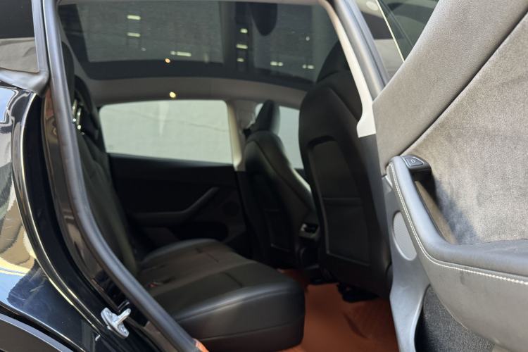 Used Tesla Model Y 2023 Rear-Wheel-Drive Version
