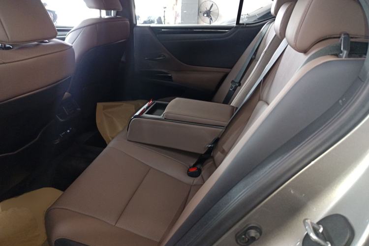 Used Lexus ES 2021 200 Excellence Edition
