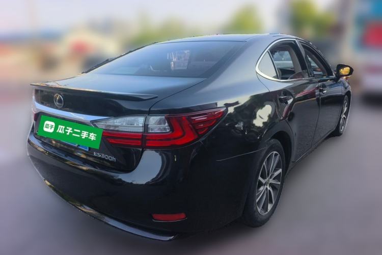 Used Lexus ES 2015 300h Comfort Edition
