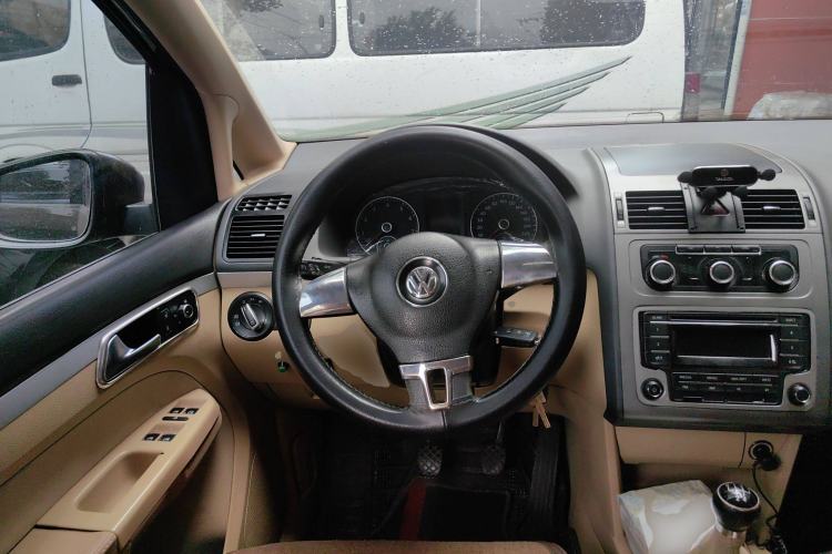 Used Volkswagen Touran 2011 1.4T Manual Zhiya Edition 5 Seats
