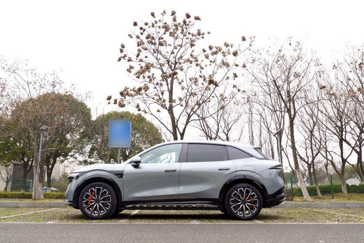 Used Zeekr 7X 2025 100 kWh Long-Range Rear-Wheel Drive with Intelligent Driving Features