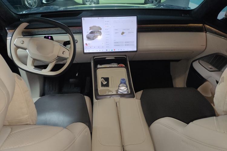 Used ONVO Luxeed L90 2025 Model—Max Six-Seater Version
