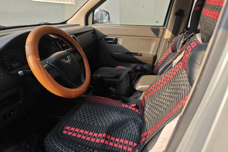 Used Wuling Rongguang V 2016 1.2L Standard Version Left Front Seat