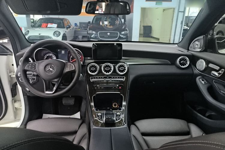 Used Mercedes-Benz GLC 2016 GLC 260 4MATIC Dynamic Edition Center Console