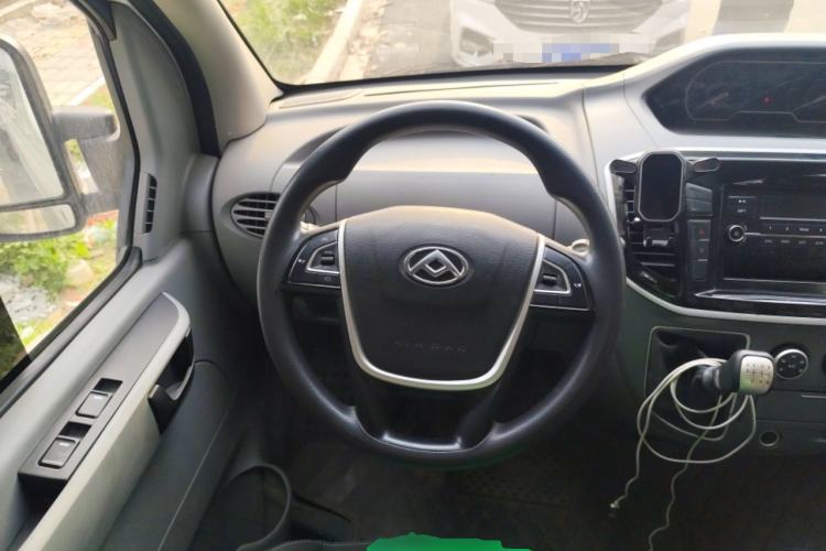 Used SAIC MAXUS Xintu V80 2021 2.0T Manual Classic Aoyuntong Short Wheelbase Mid-Roof 5/6-Seater
