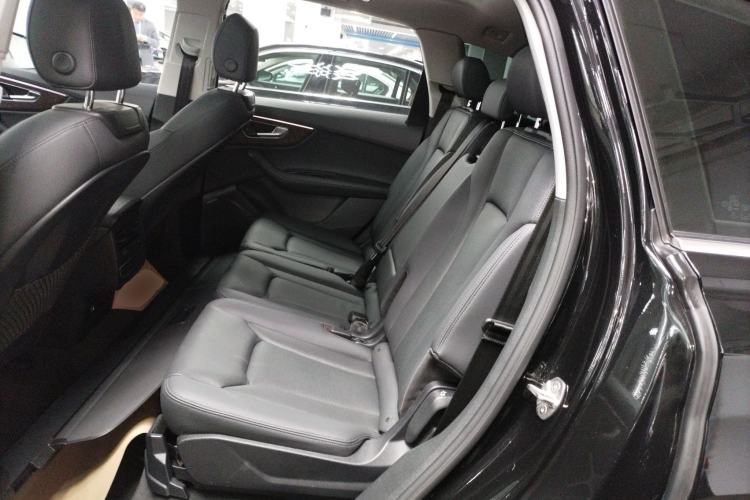 Used Audi Q7 2023 45 TFSI quattro S line Sport model
