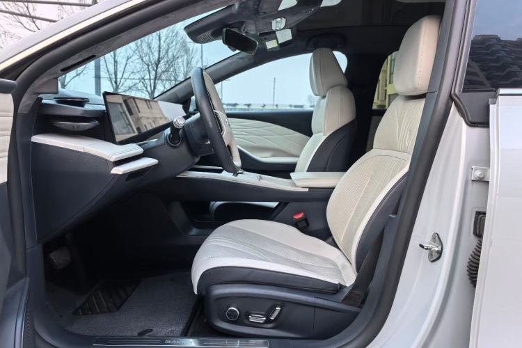 Used Geely Galaxy E8 2024 665 km Range Rear-Drive Starship Long-Range Version