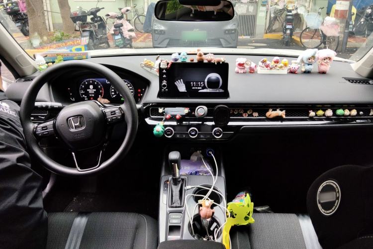 Used Honda Civic 2022 240TURBO CVT Dynamic Edition Center Console