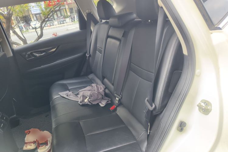 Used Nissan X-Trail 2017 2.5L CVT Leading Edition 4WD Left Rear Seat