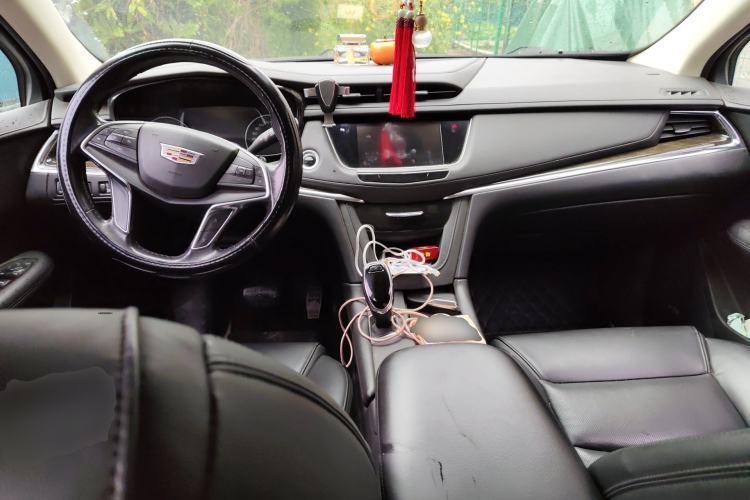 Used Cadillac XT5 2018 25T Luxury Model Center Console