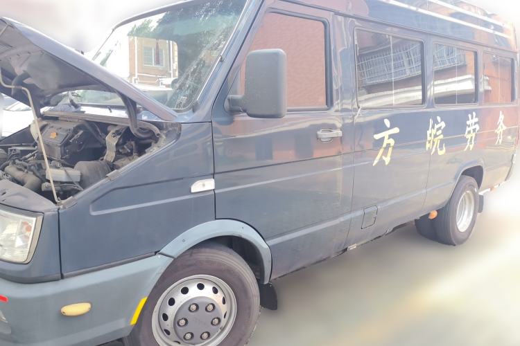 Used Iveco Daily 2020 2.5T A35 Passenger Van with Dual Tires Mid-Roof Design 5-9 Seater China V Emission Standard Guazi used car, China used car export, Used car for sale, Used  cars, Cheapest cars for sale