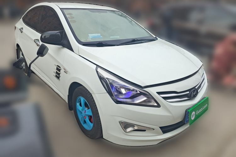 Used Hyundai Verna (older generation) 2014 1.4L Manual Smart GLS Trim Front Right 45 Deg