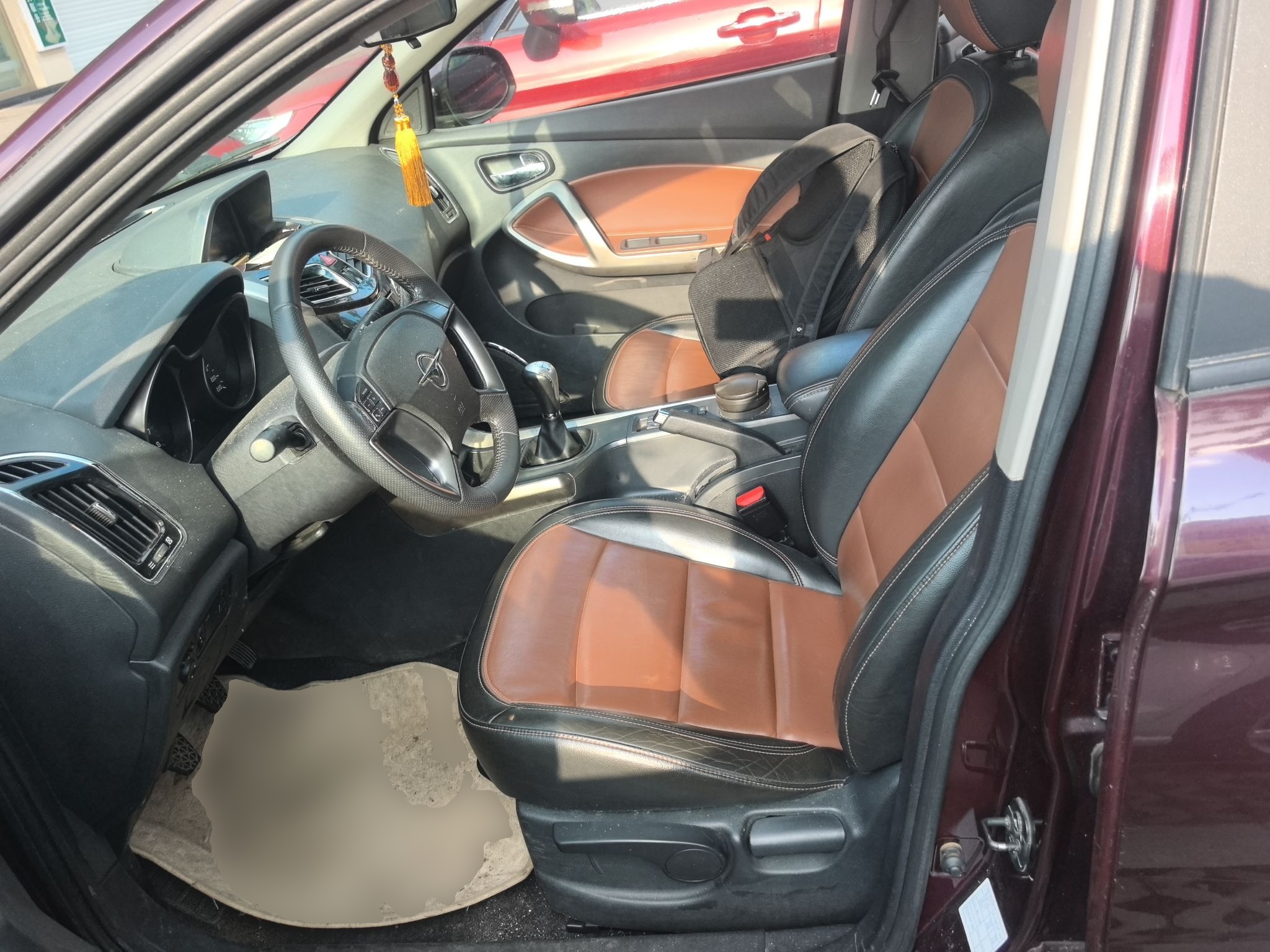 المقاعد الأمامية داخل السيارة