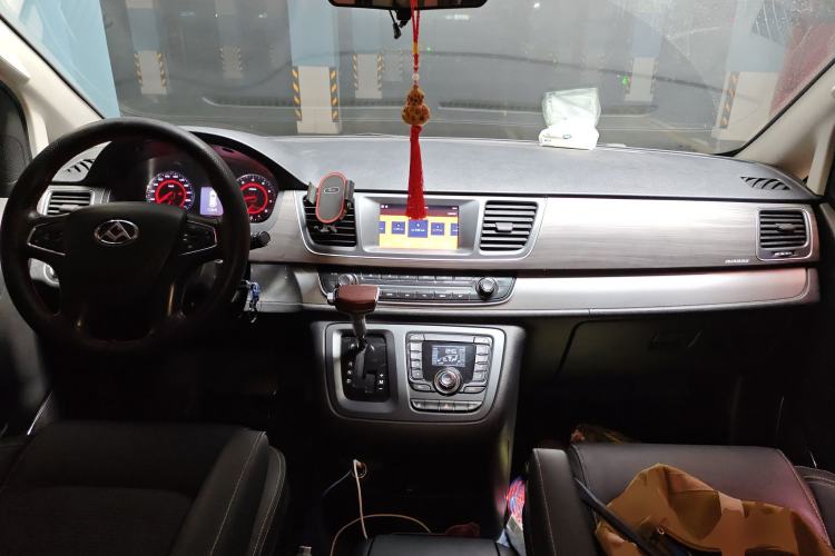 Used SAIC MAXUS G10 2016 2.0T Automatic Elite Edition Center Console